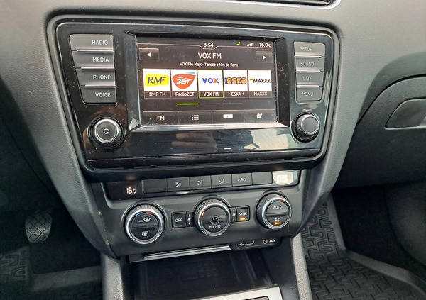 Skoda Octavia cena 46900 przebieg: 185913, rok produkcji 2016 z Bukowno małe 326